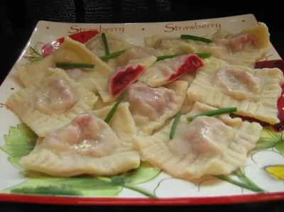 Равиоли со свеклой, творогом и пармезаном