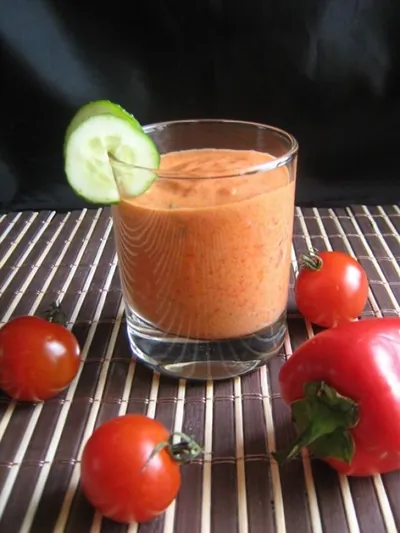 Дип из простокваши и запеченных красных овощей