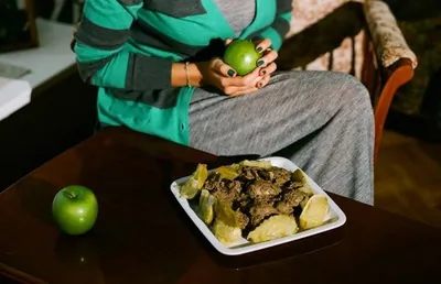 Печень с яблоками