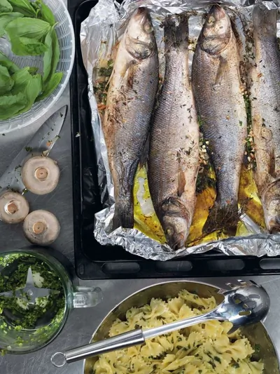 Сибас с тимьяном и грибами