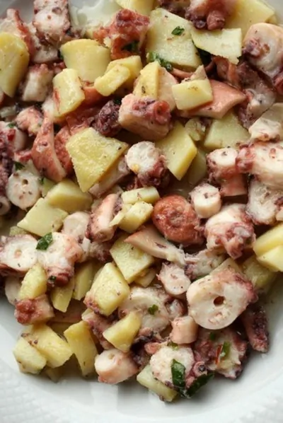 Осьминог с картофелем