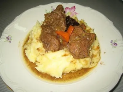 Ароматная томленая свинина с овощами