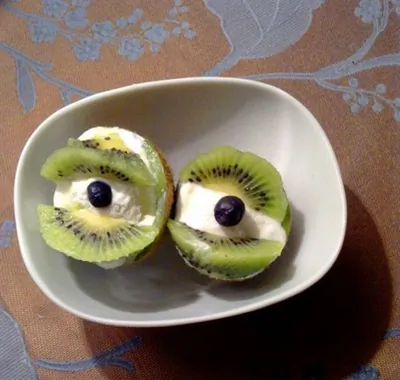 Десерт из киви и мороженого