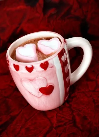 Горячий шоколад с сердцами из маршмеллоу