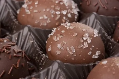 Шоколадные трюфели с шампанским в сахаре