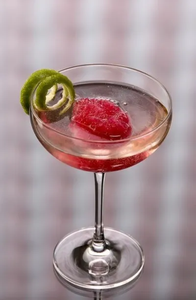 Малиновый и лимонный шербет в шампанском