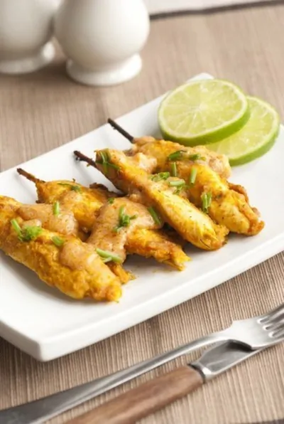 Куриное соте с соусом из чатни и арахиса