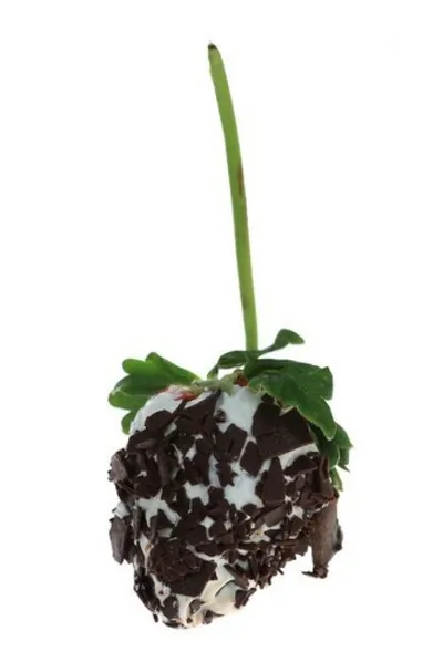 Клубника в белом шоколаде и темных шоколадных каплях