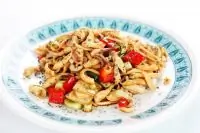 Салат из курицы с грибами и сельдереем