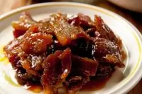 Schmaltz and Gribenes (хрустящие кусочки куриной кожи с жареным луком)