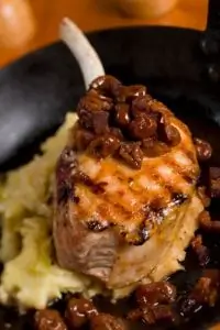 Баранина в соусе из вишни и портвейна с мятой