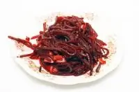 Свекла с хреном и красным луком