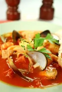 Средиземноморский рыбный суп с карри и шафраном