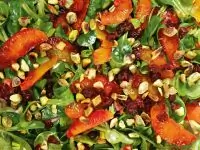 Салат из корна, красных апельсинов, фисташек и граната