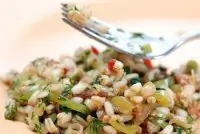 Салат из эммера с овощами