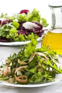 Салат из одуванчиков