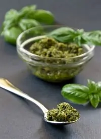 Мятное песто с грецкими орехами к баранине