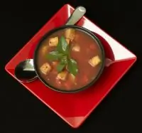 Суп со шпиком, помидорами и чесноком