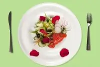 Марокканский салат «Шерги» с редисом, огурцами и апельсинами