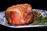 Запеченная ветчина в кленово-горчичной глазури