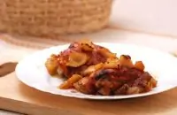 Куриные бедрышки с яблочно-чесночным пюре