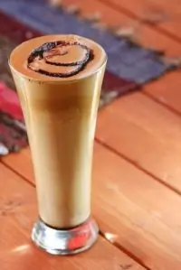 Ледяной миндальный латте