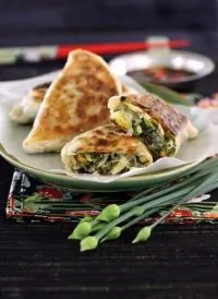 Пицца-рулет с творогом и кресс-салатом