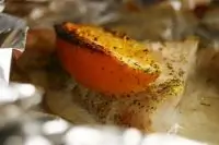 Морской окунь с апельсинами в фольге