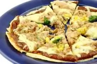 Зерновая пицца с тунцом и кукурузой