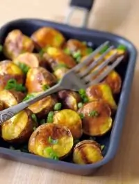 Ароматный печеный картофель на гриле