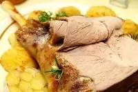 Баранья нога в лимонно-чесночном маринаде