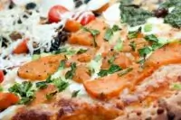 Пицца с тыквой и копченым салом