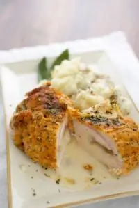 Рулетики из куриной грудки с сыром бри