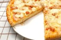 Яблочная пицца с ветчиной