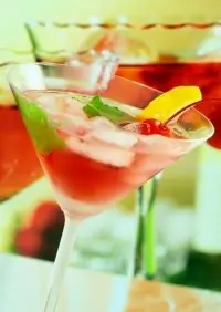 Апельсиново-малиновый коктейль с шампанским