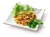 Салат из брокколи с беконом и сладким перцем