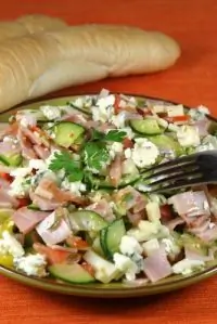 Салат из творога с ветчиной и овощами