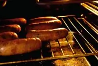 Колбаски с паприкой и вялеными помидорами