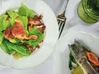 Тушеная савойская капуста, каштаны и панчетта