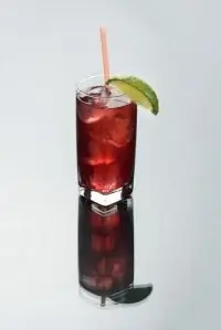 Лимонад с малиновым льдом