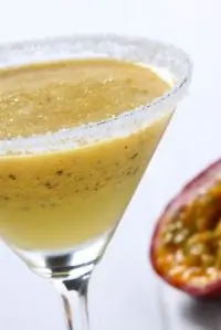 Пунш из маракуйи с белым ромом