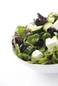 Коулсло из фенхеля с фетой и маслинами