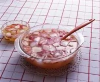 Суп с клубникой и фруктовым вином