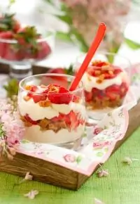 Десерт из клубники с амаретто