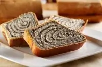 Пышный пирог с сочной маковой начинкой и изюмом