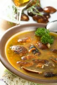 Грибной суп с панчеттой и перловой крупой