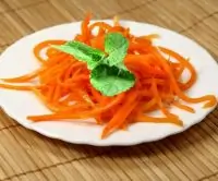 Морковь с кедровыми орешками и базиликом