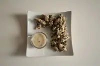 Филе страуса с травами и лимонно-сливочным соусом