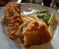 Филе трески в корочке из картофельных чипсов с соусом тартар