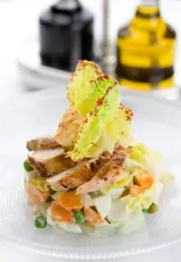 Салат оливье от шеф-повара ресторана «Большой» с филе цыпленка на гриле